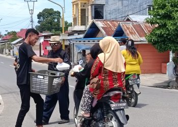 Ibu Haji Suci dalam Meningkatkan Kepedulian Sosial Masyarakat Melalui Jumat Berkah