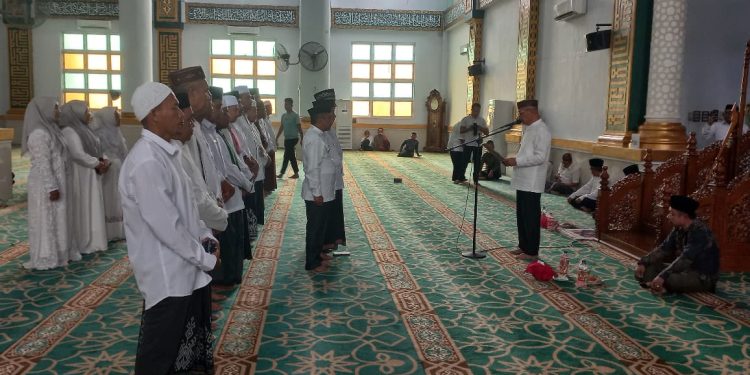 Bupati Saipul Mbuinga Pengukuhkan Pengurus Takmirul Masjid Agung Baiturahim Pohuwato